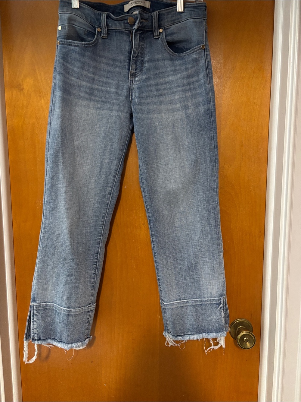 Frame Denim Washed Blue Cropped Straight Jeans with Raw Hem